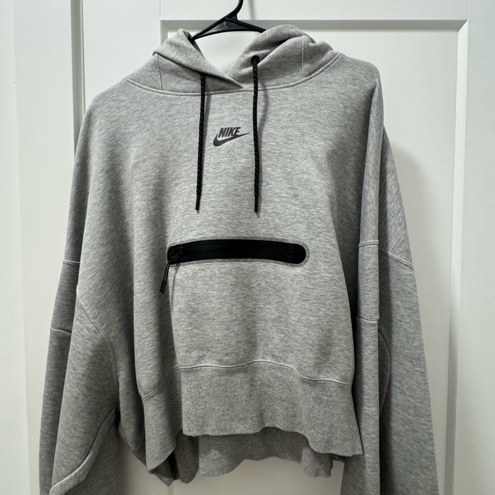 Nike Sportswear Tech Fleece
Women's Over-Oversized Crop Pullover Hoodie